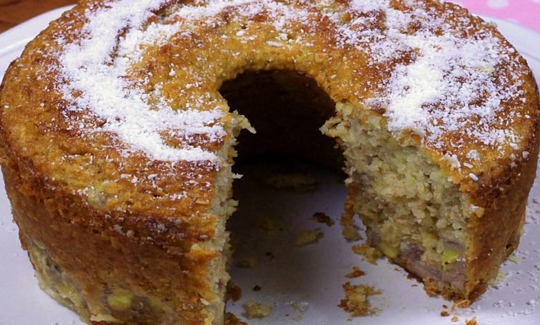 Bolo de banana e coco muito húmido