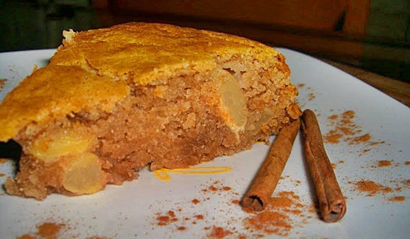 Bolo de iogurte com maçã e canela