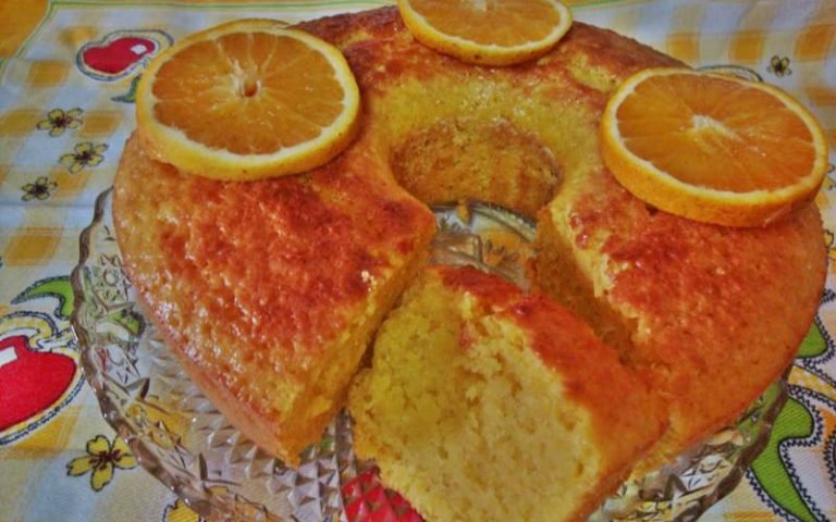 Bolo de laranja com casca