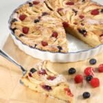 Tarte de maçã com frutos vermelhos