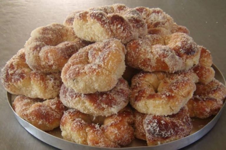 Roscas de leite condensado e coco