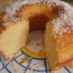 BOLO DE COCO HÚMIDO
