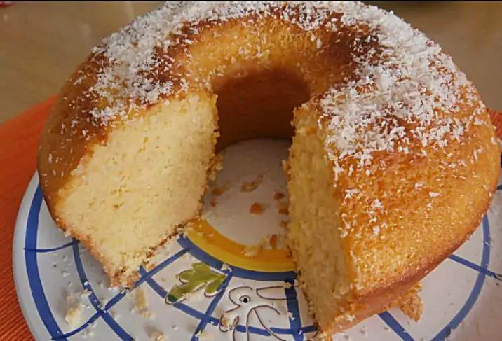 BOLO DE COCO HÚMIDO