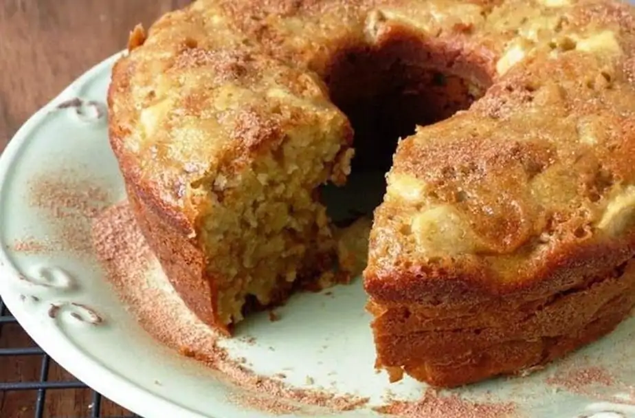 BOLO DE MAÇÃ COM CANELA FÁCIL DE FAZER