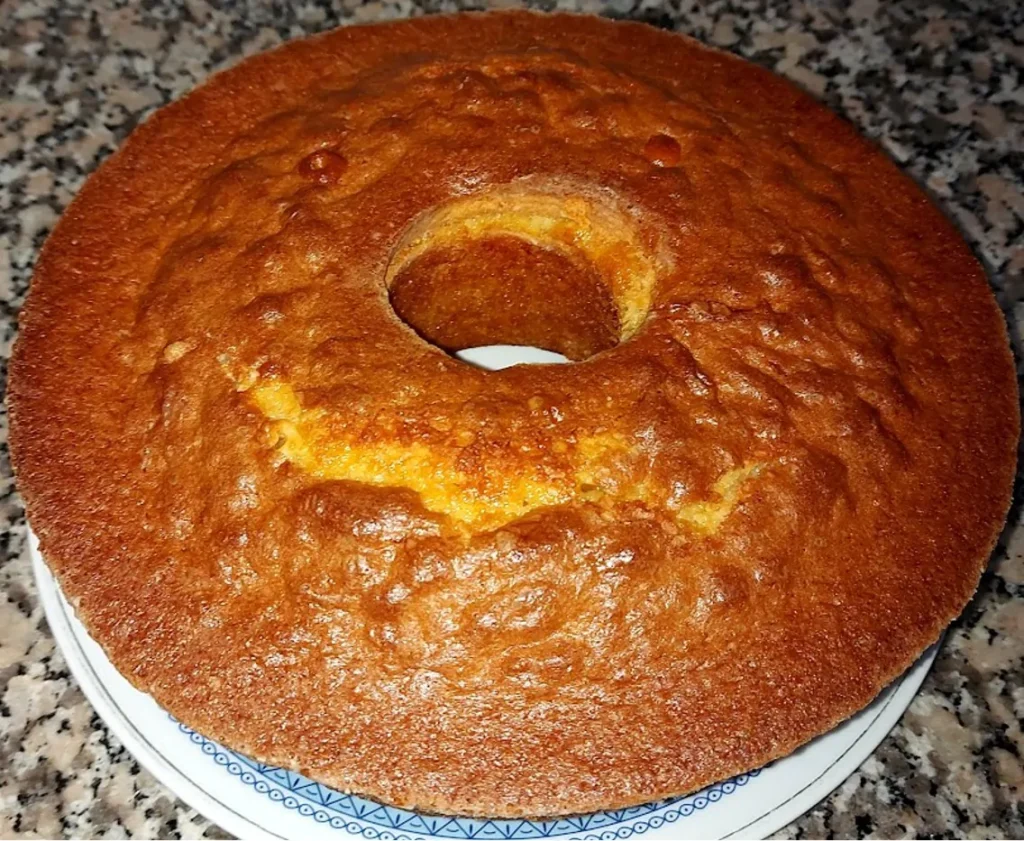 Bolo de Iogurte de Coco que é super rapido de fazer e cheio de sabor…