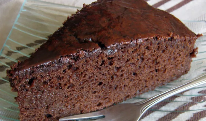 Fica maravilhoso e muito fofinho este bolo de chocolate com café, e o melhor de tudo é que não dá muito trabalho e se faz num instante.