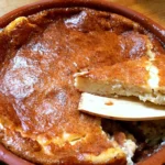 A tigelada é uma sobremesa tradicional portuguesa, especialmente popular na região do Centro de Portugal
